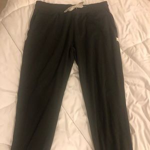 Vuori performance joggers- size large.  Hunter green.